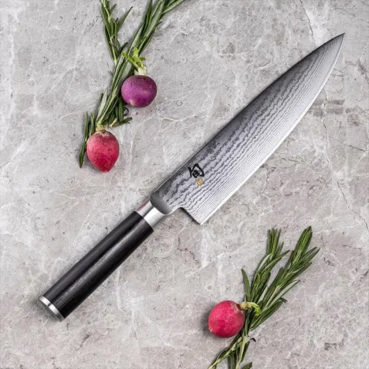 KAI Shun Classic Couteau de Chef Japonais 20 cm Longueur de Lame - Couteau Damas 32 Couches Noyau VG MAX - 61 (±1) HRC - Manche en Pakkawood - Fabriqué au Japon - Couteau de Chef Universel Forgé 20 cm Noir